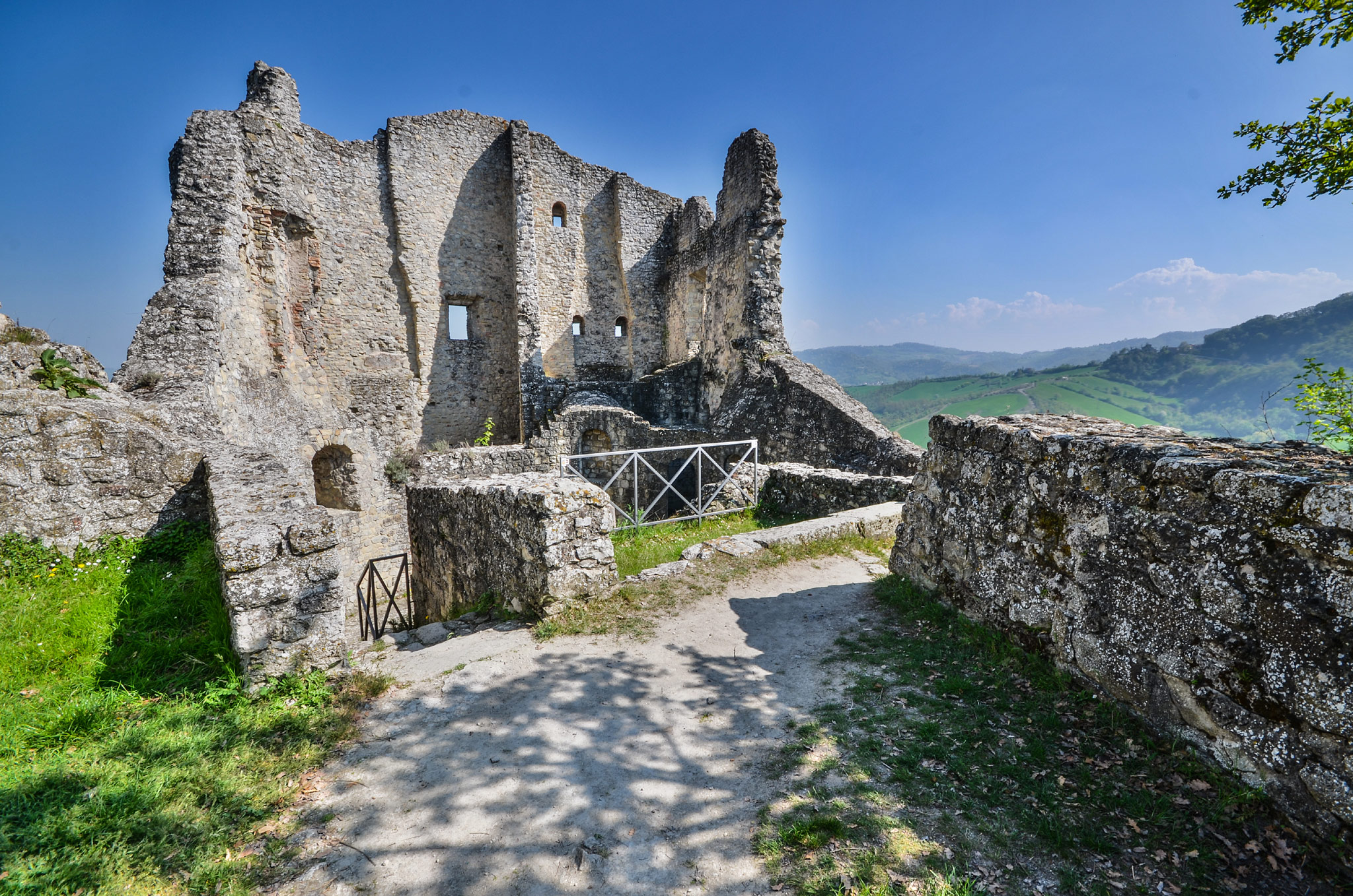 Castello di Canossa (Photo license: CC BY-NC-SA 2.0)